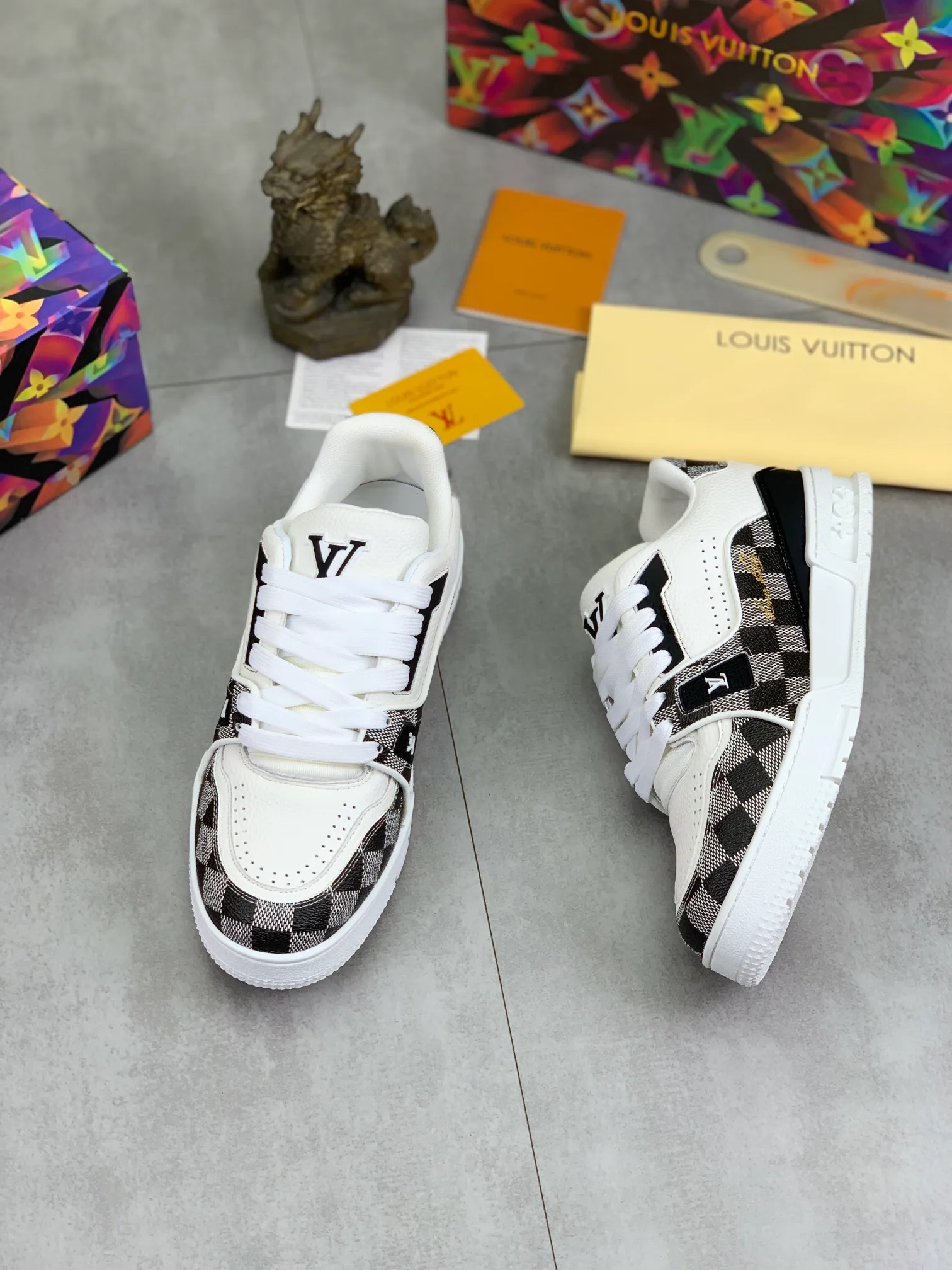 Men's shoes 💰P580 New style 💰💎💎Latest color High version 2025Louis*Vuitto* LV Traine Catwalk TRAINER outsole and fabric private model A shoe that definitely costs a lot of money and effort. This series was designed after the arrival of Vifgil. It is favored by many fans every season. Original TPU outsole Original packaging Men's size: 38-45 (46 can be customized) Color: 2️⃣ colors available (available from stock, super fast delivery)